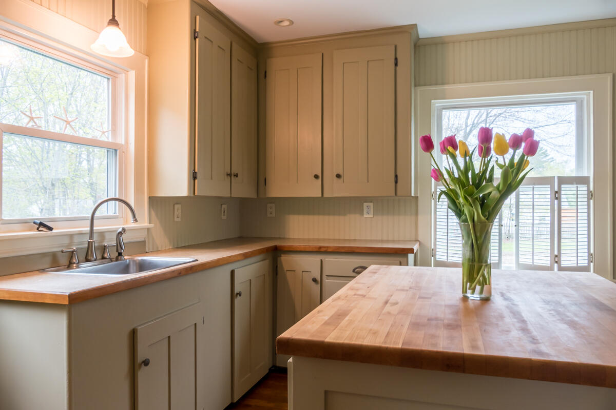 8 Oak Avenue Freeport ME 04032