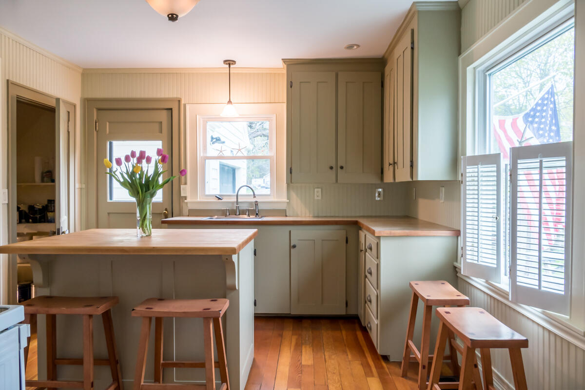 8 Oak Avenue Freeport ME 04032