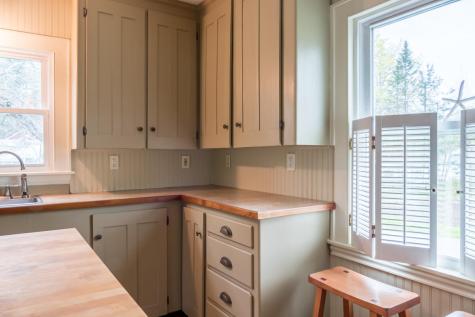 8 Oak Avenue Freeport ME 04032
