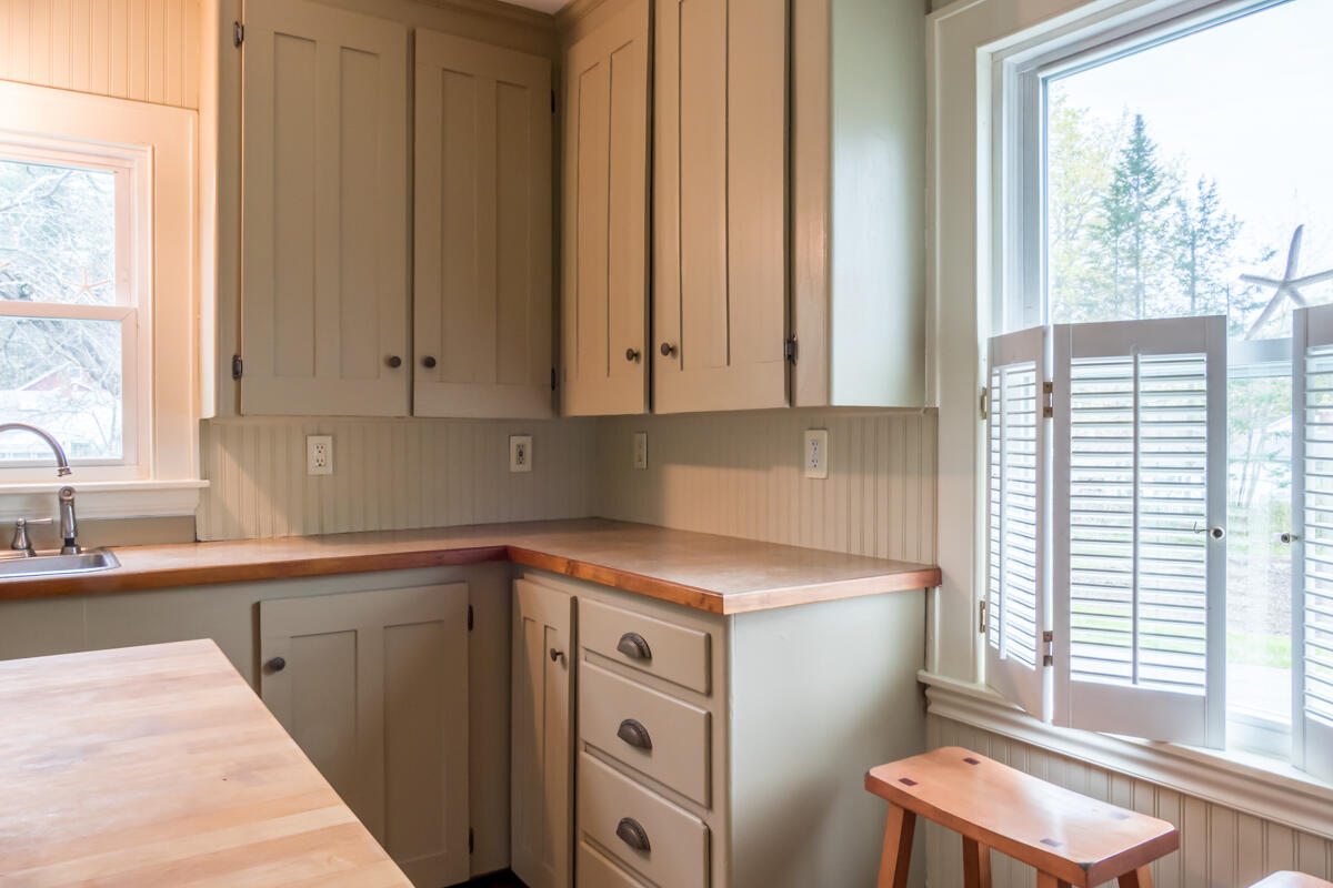 8 Oak Avenue Freeport ME 04032