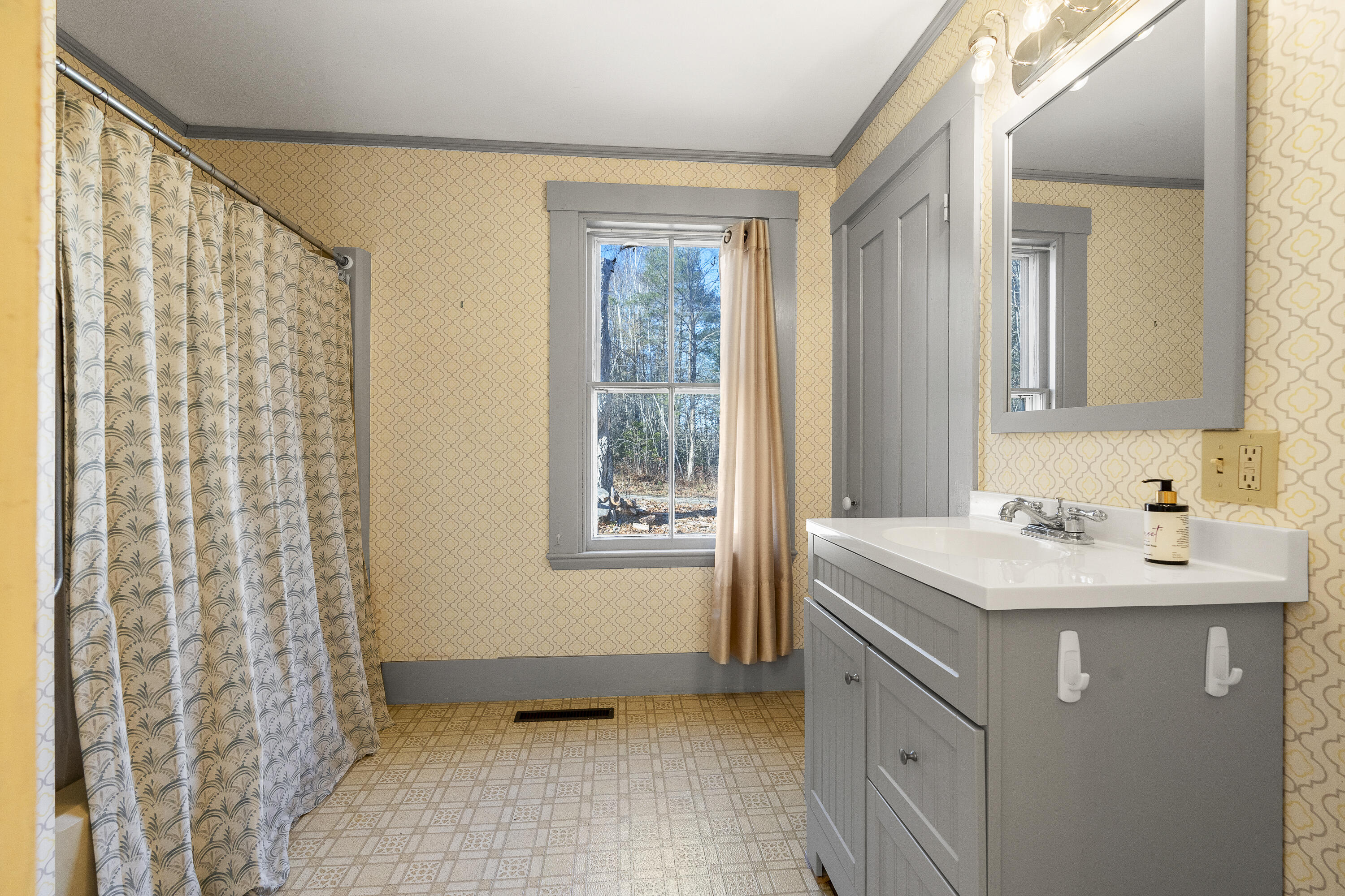 113 Lower Round Pond Road Bristol ME 04539