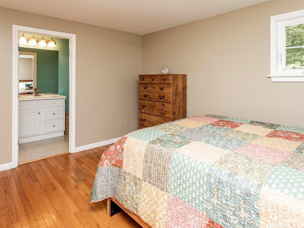 16 Hurricane Road Falmouth ME 04105