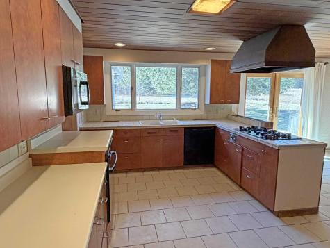 685 Main Road Holden ME 04429