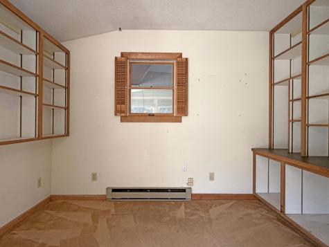 685 Main Road Holden ME 04429