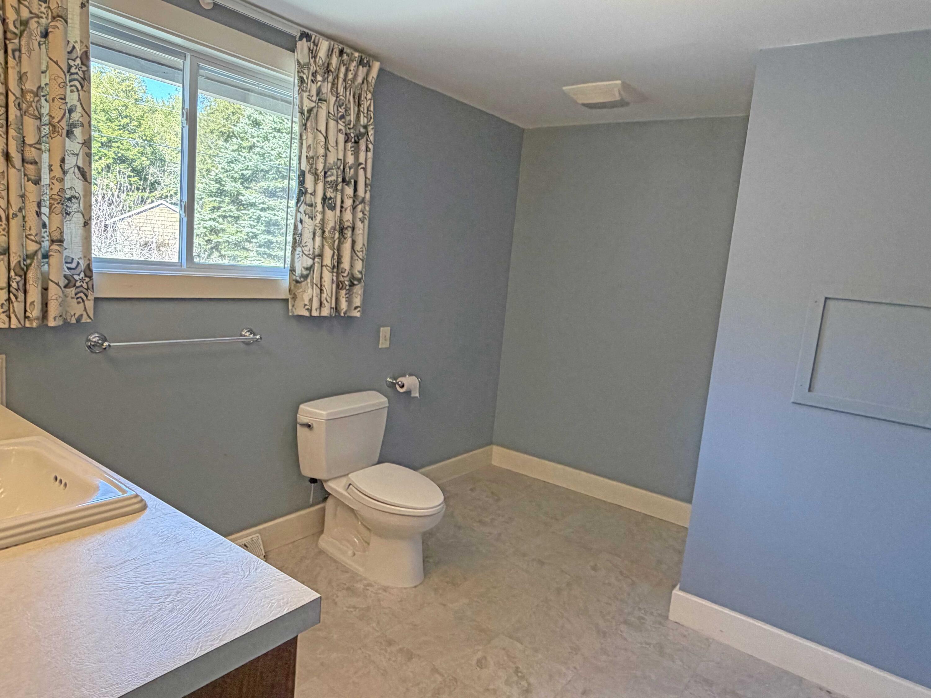 685 Main Road Holden ME 04429