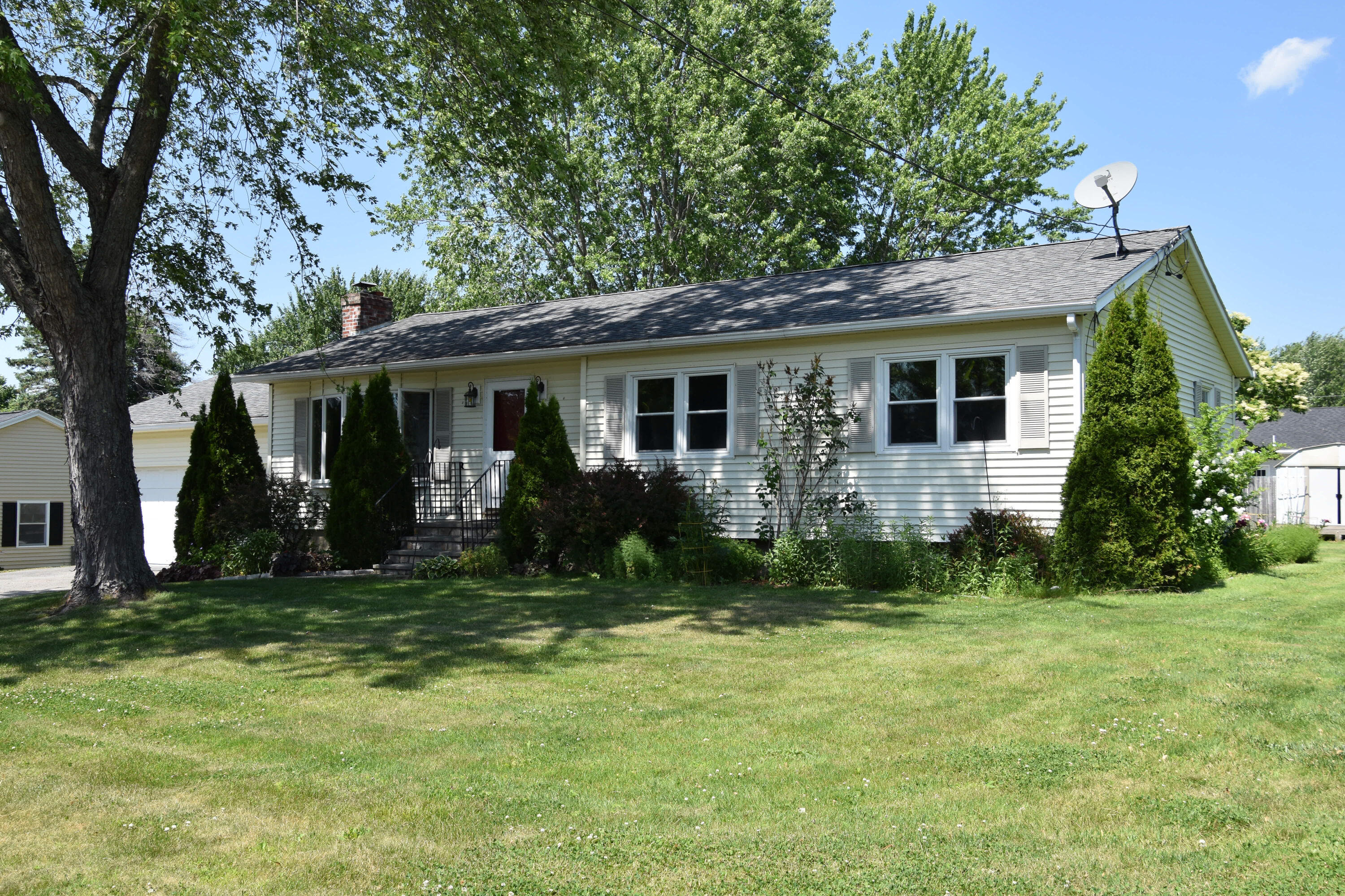 54 Sunset Strip Brewer ME 04412