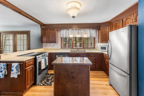 28 Hillview Avenue Limerick ME 04048