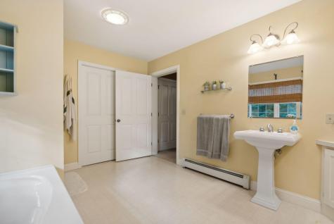 8 Infiniti Way Auburn ME 04210