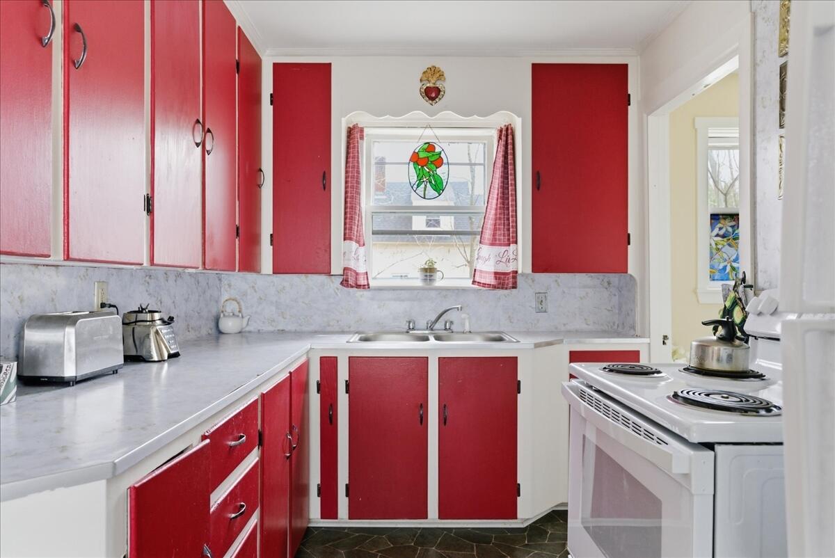 11 Elmwood Road Auburn ME 04210