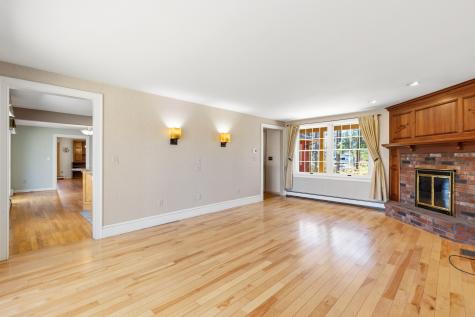 34 Mcauley Road Cape Elizabeth ME 04107
