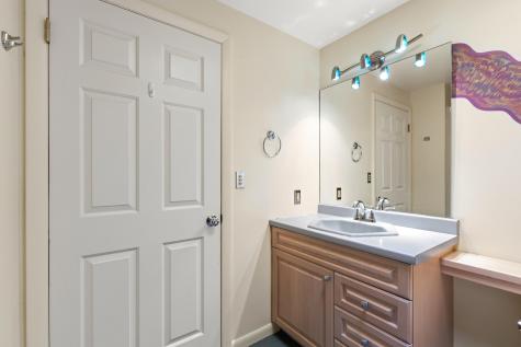 34 Mcauley Road Cape Elizabeth ME 04107