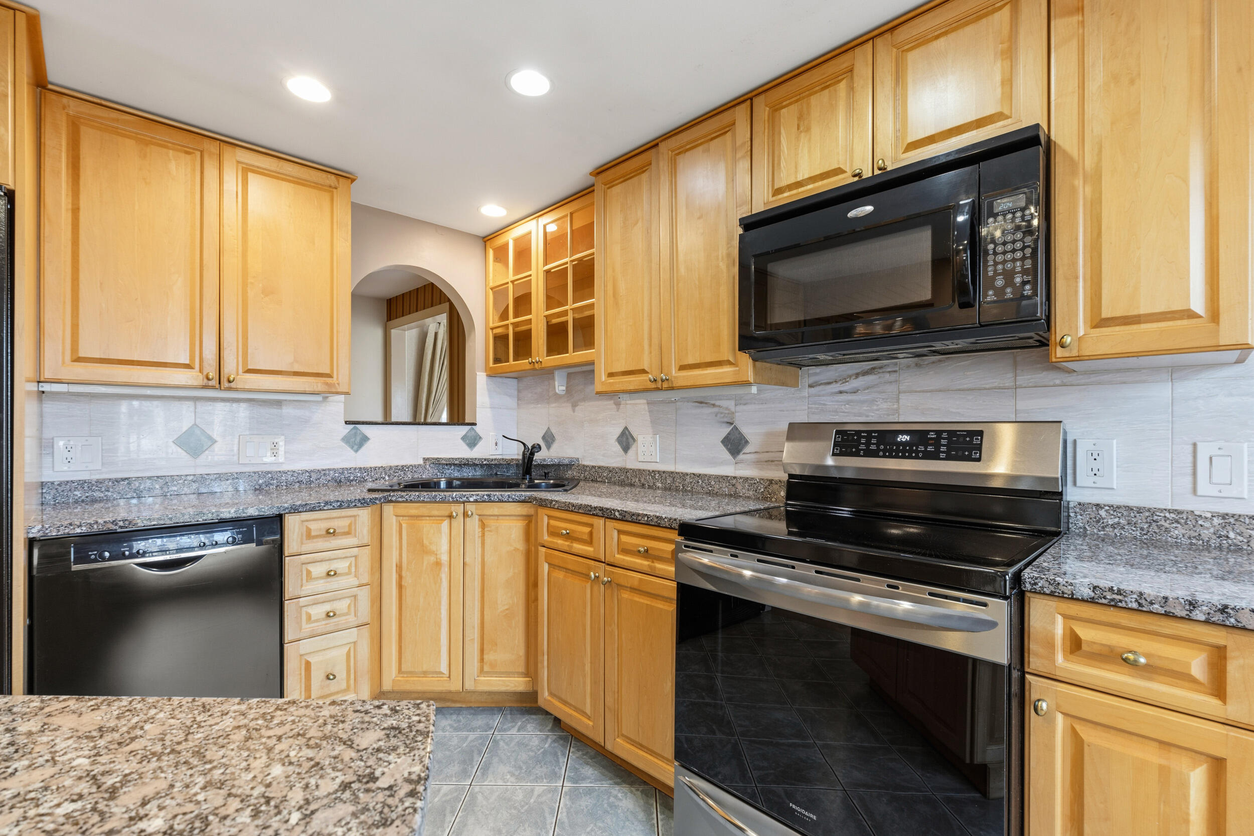 34 Mcauley Road Cape Elizabeth ME 04107