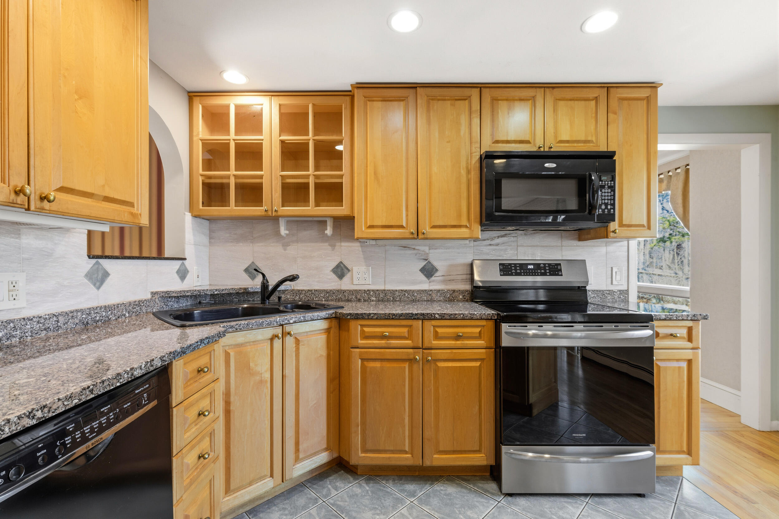 34 Mcauley Road Cape Elizabeth ME 04107
