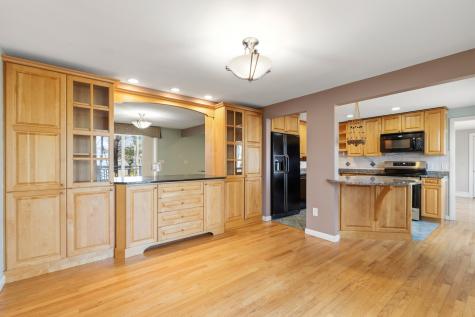 34 Mcauley Road Cape Elizabeth ME 04107