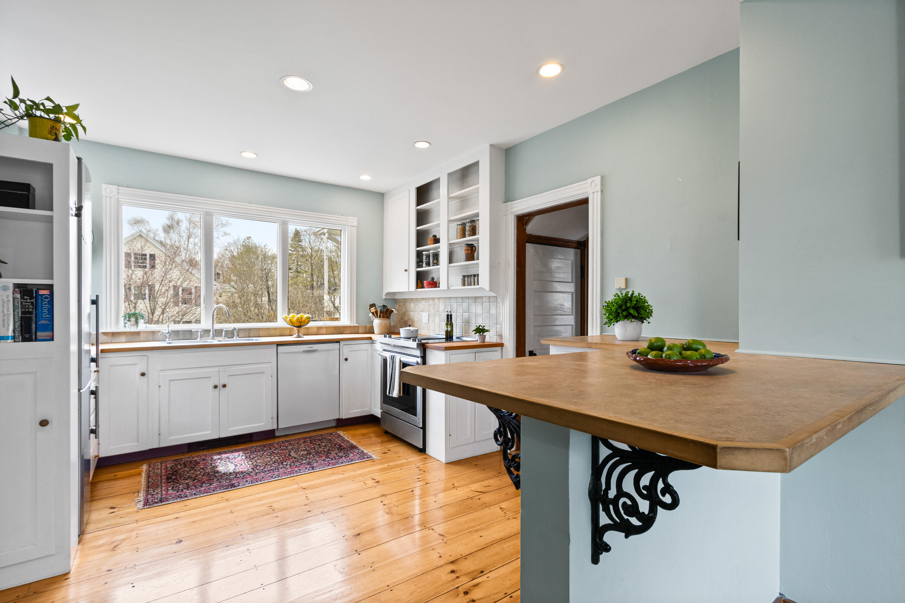 41 Warren Avenue Cape Elizabeth ME 04107