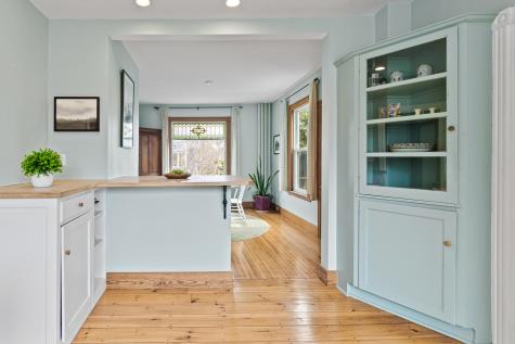 41 Warren Avenue Cape Elizabeth ME 04107