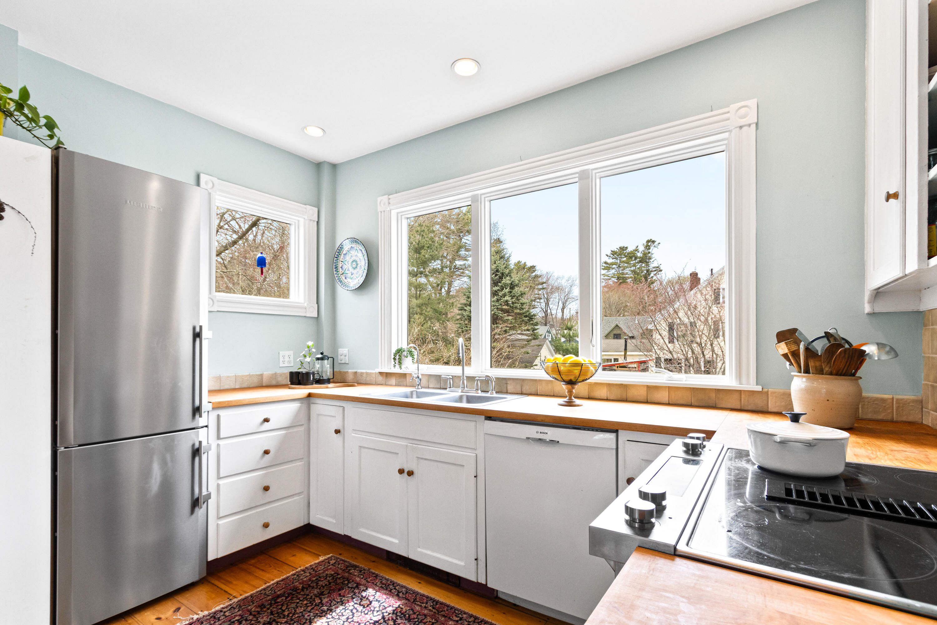 41 Warren Avenue Cape Elizabeth ME 04107