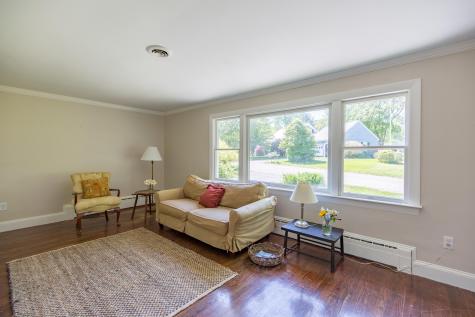 16 Clifton Road Falmouth ME 04105