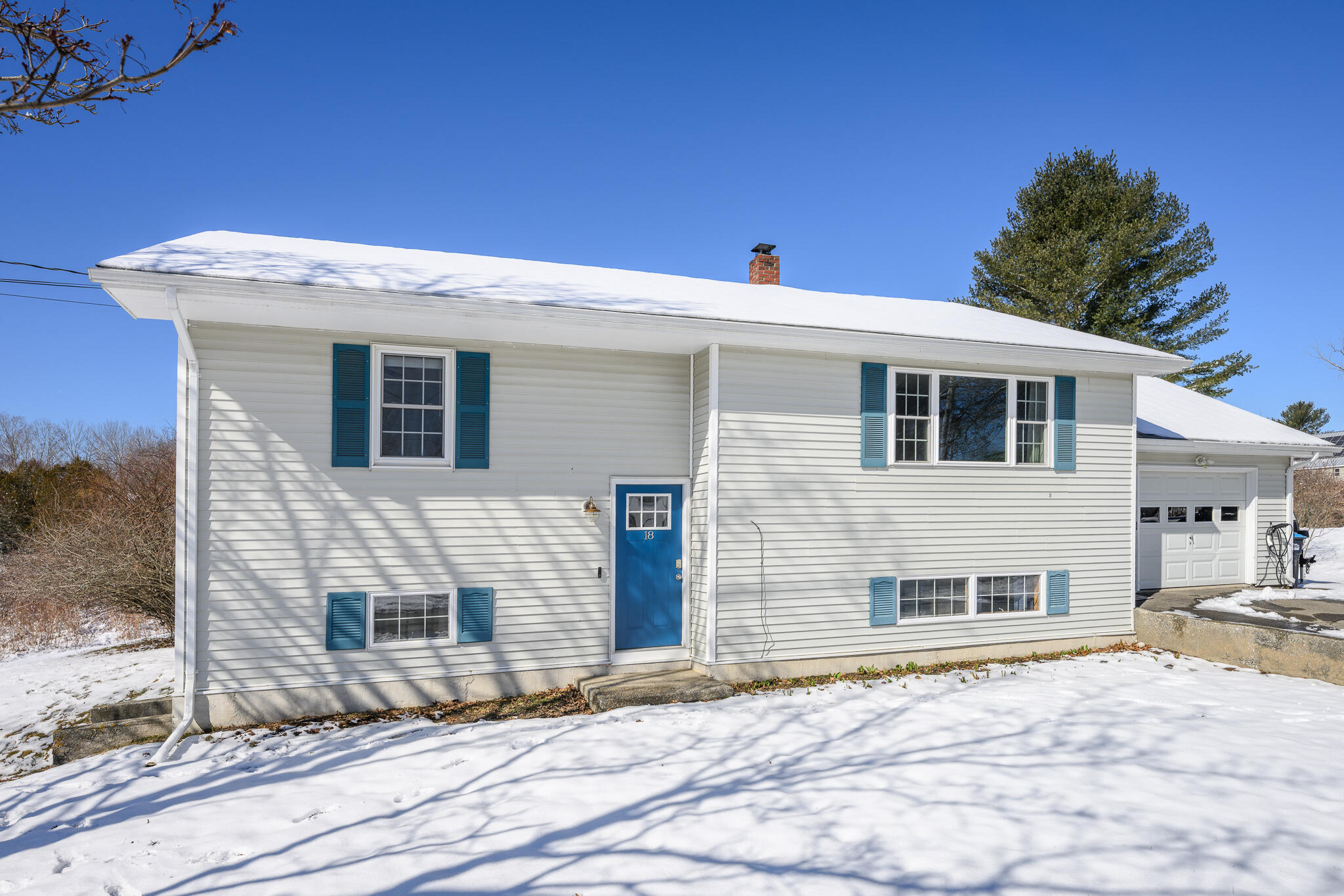 18 Booker Street Thomaston ME 04861