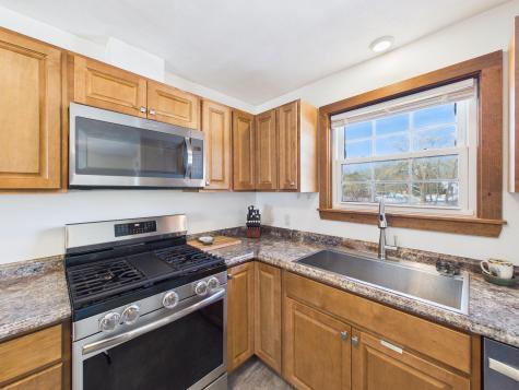 18 Booker Street Thomaston ME 04861