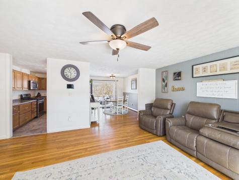 18 Booker Street Thomaston ME 04861