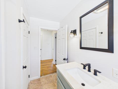 18 Booker Street Thomaston ME 04861