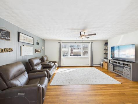 18 Booker Street Thomaston ME 04861