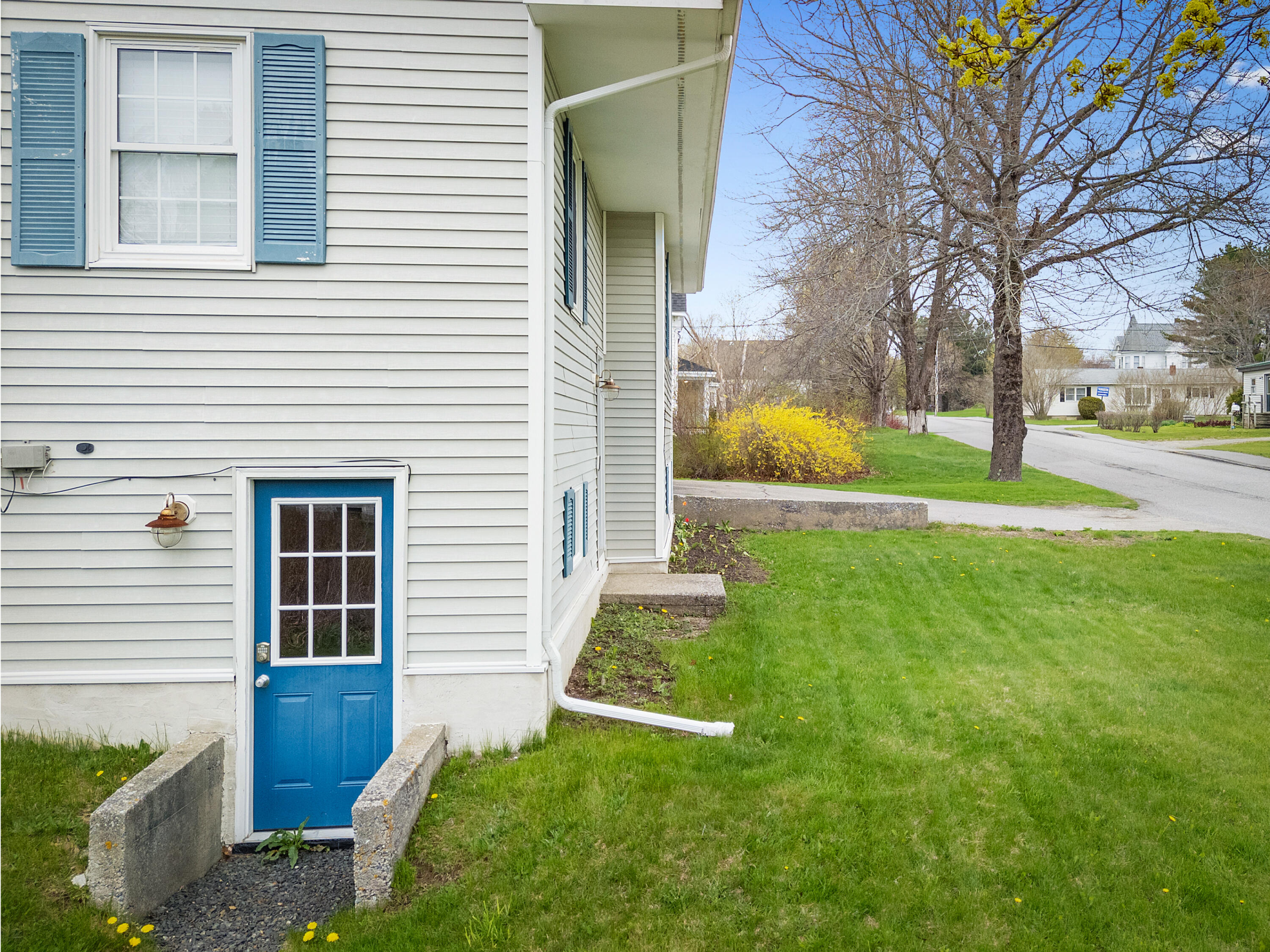 18 Booker Street Thomaston ME 04861