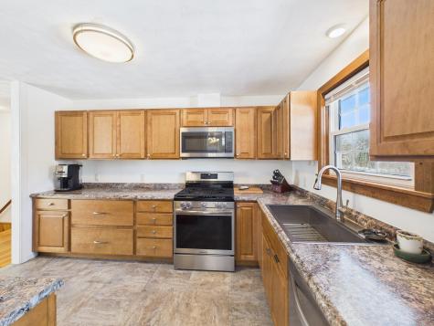18 Booker Street Thomaston ME 04861