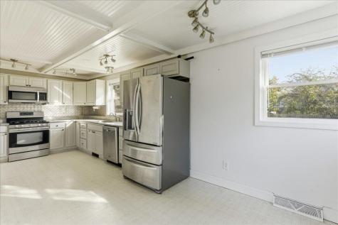 21 Knox Brothers Avenue Searsport ME 04974