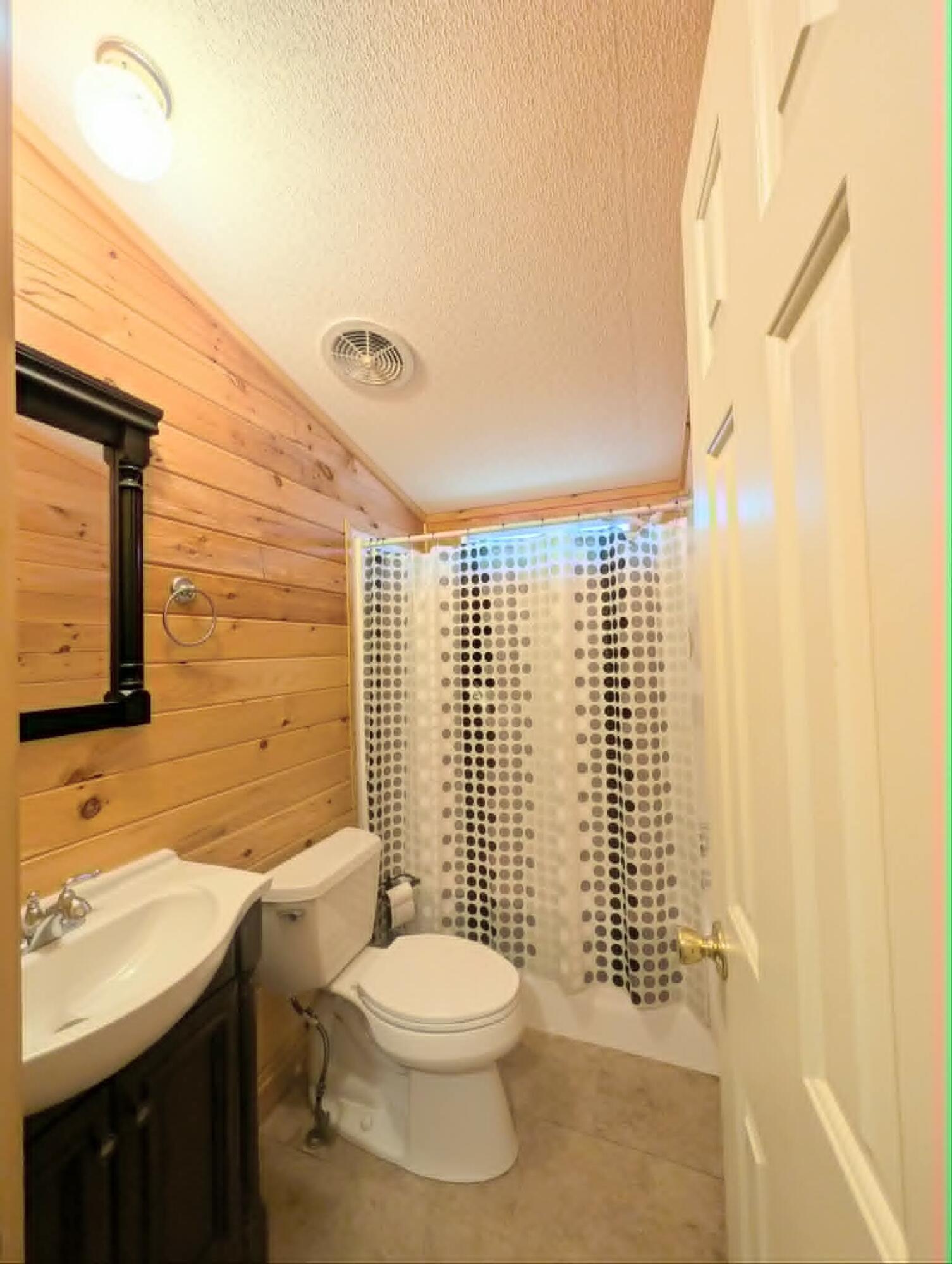 563 King Street Oxford ME 04270