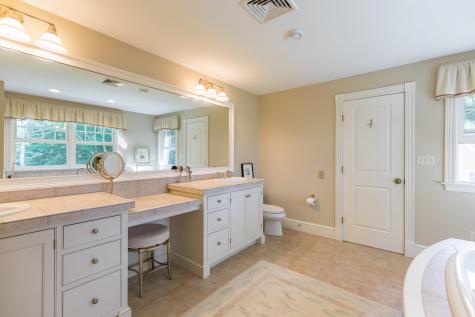 31 Wildwood Way Falmouth ME 04105