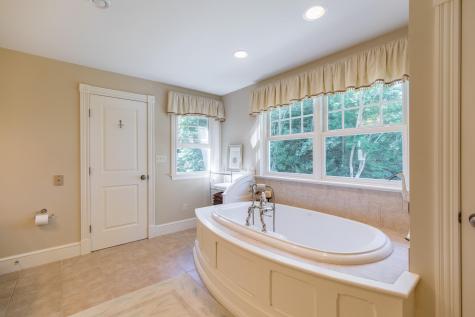 31 Wildwood Way Falmouth ME 04105
