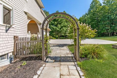31 Wildwood Way Falmouth ME 04105