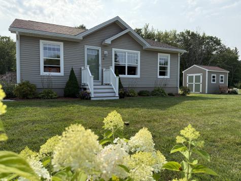 4 Hayfield Lane Lisbon ME 04250