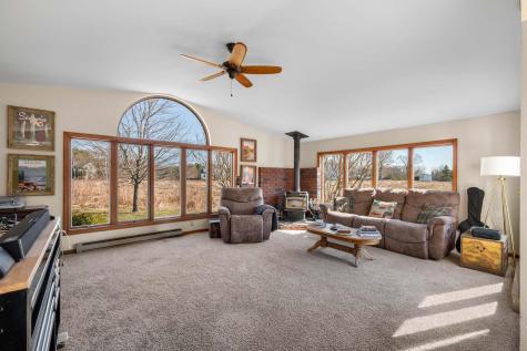 18 Walker Lane Farmingdale ME 04344