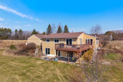 18 Walker Lane Farmingdale ME 04344