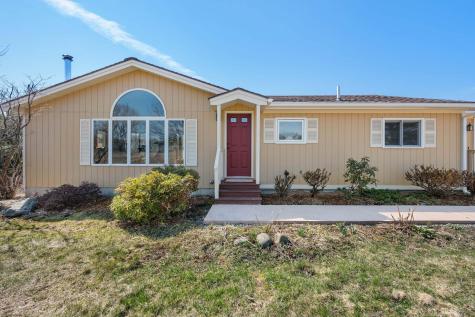18 Walker Lane Farmingdale ME 04344