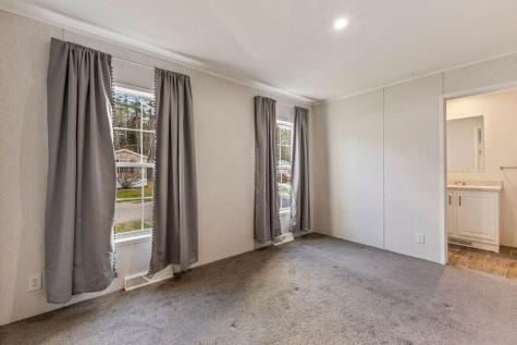 71 Autumn Lane Lewiston ME 04240