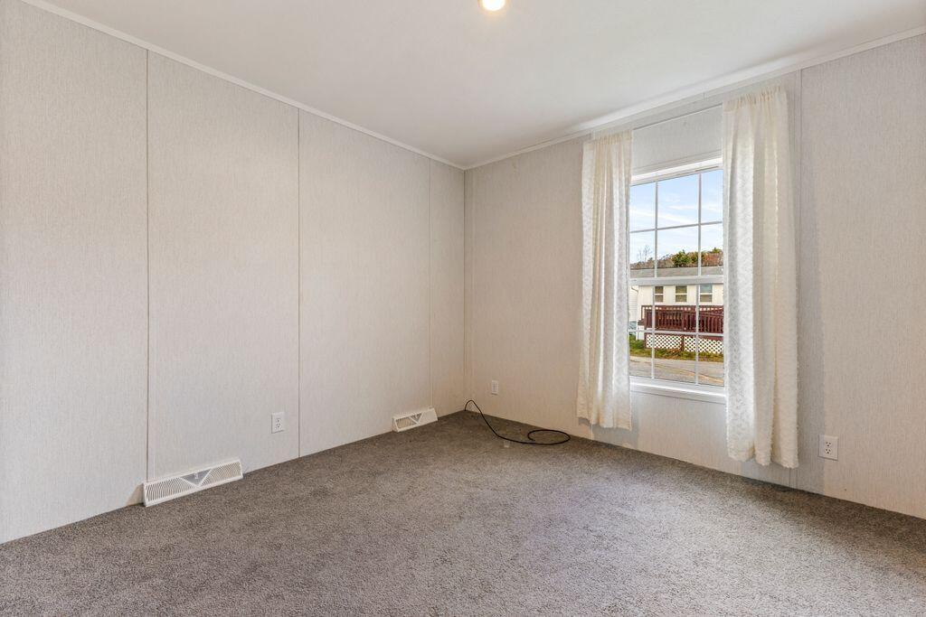 71 Autumn Lane Lewiston ME 04240