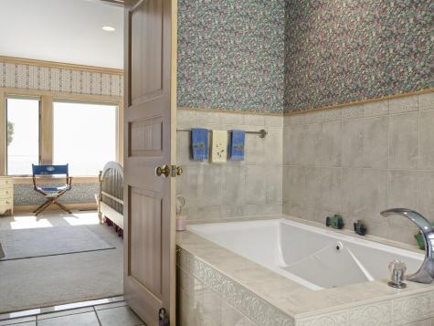 28 Yellow Head Road Bristol ME 04554