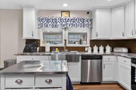 33 Sandalwood Circle Kittery ME 03904