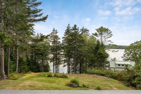 28 Orne Lane Cushing ME 04563