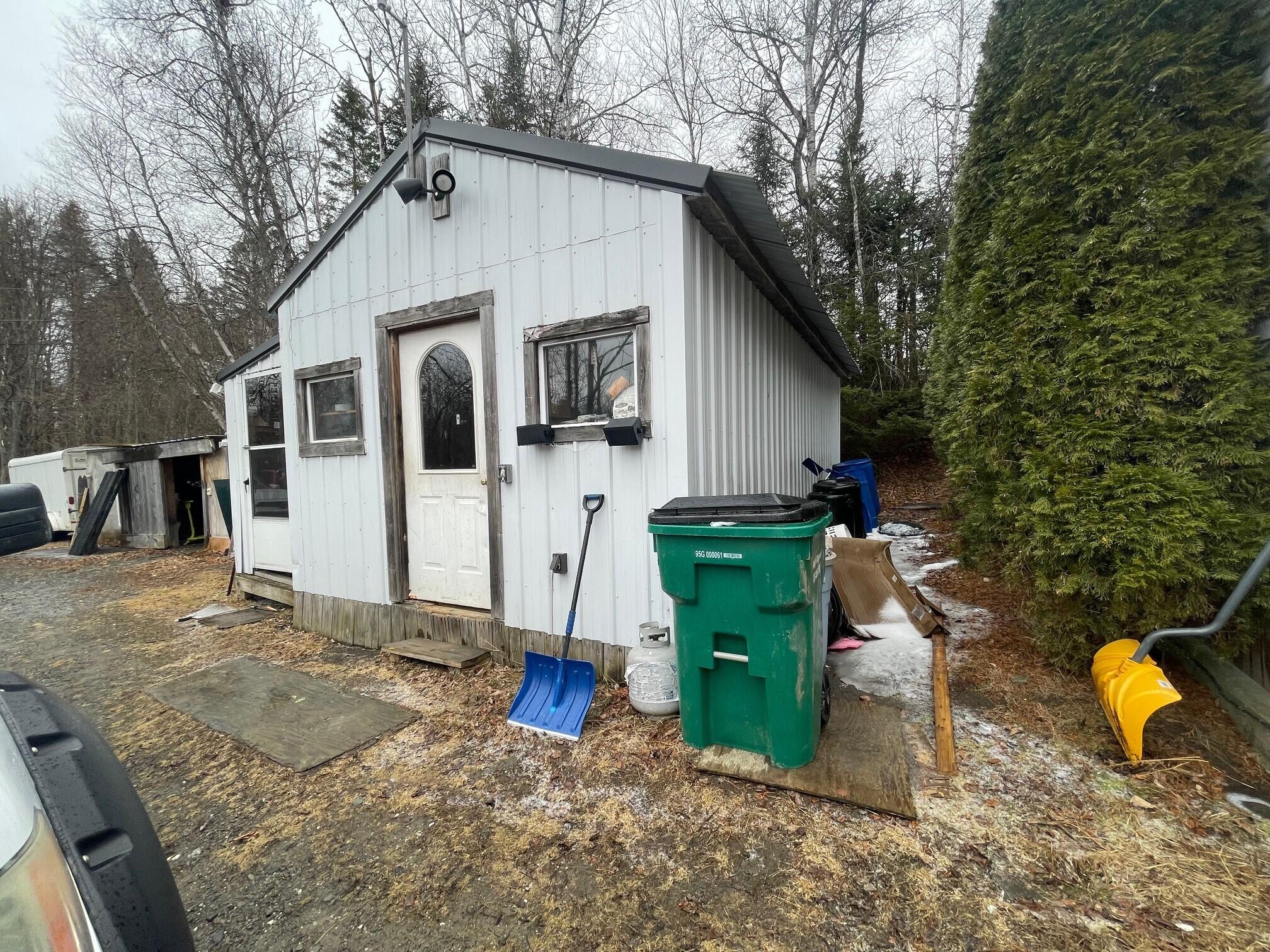 9 Jackson Dexter ME 04930