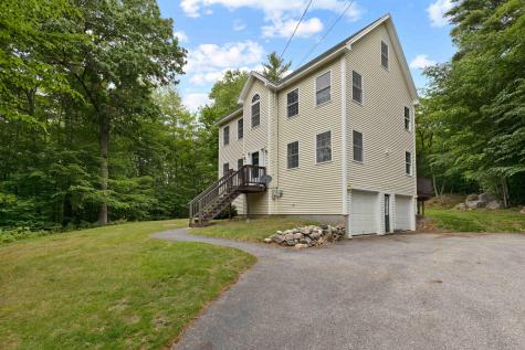 15 Eisenhower Court Naples ME 04055