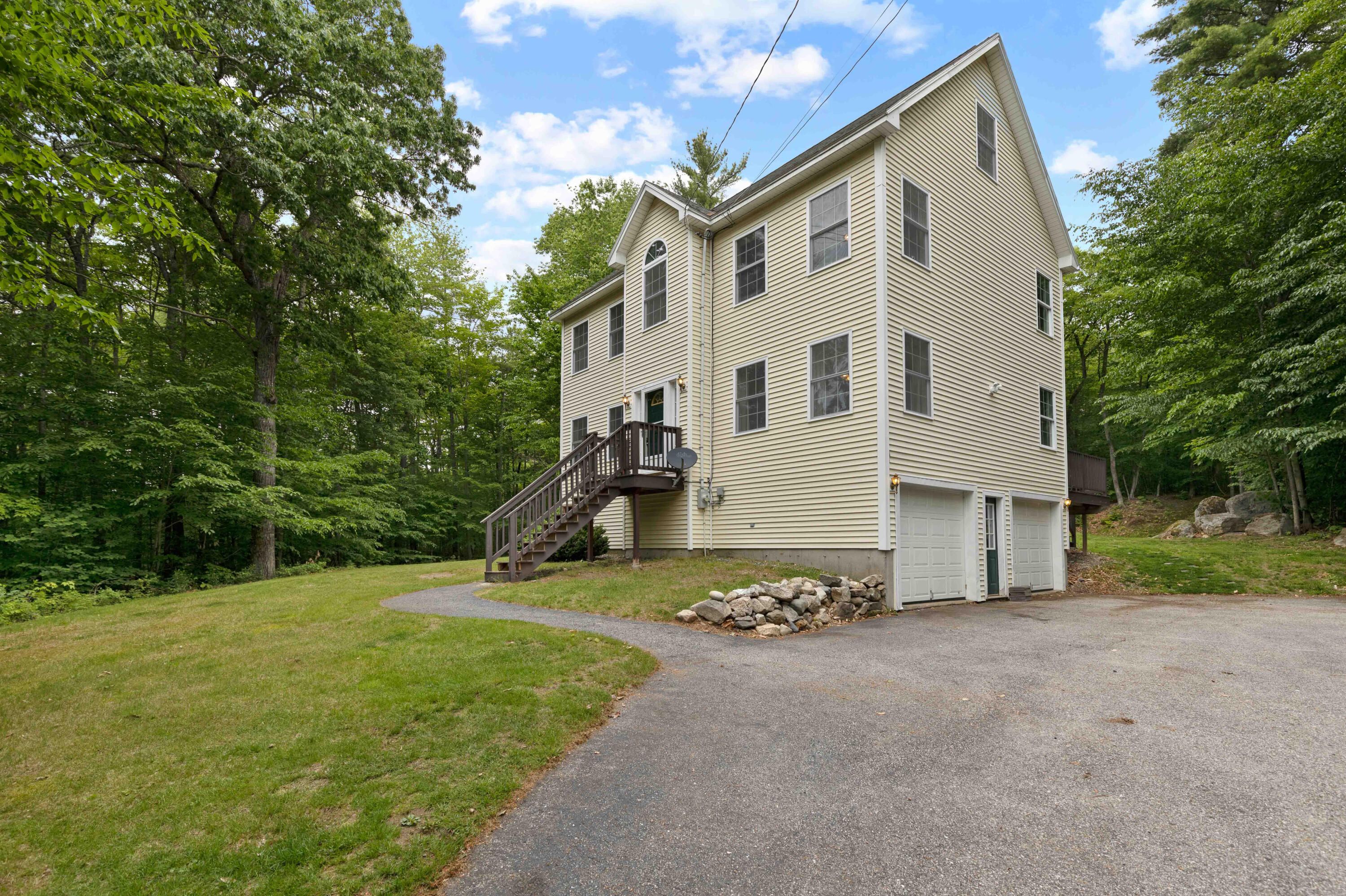 15 Eisenhower Court Naples ME 04055