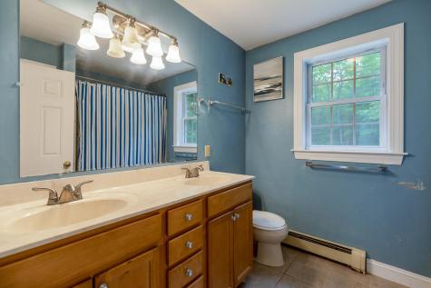 15 Eisenhower Court Naples ME 04055