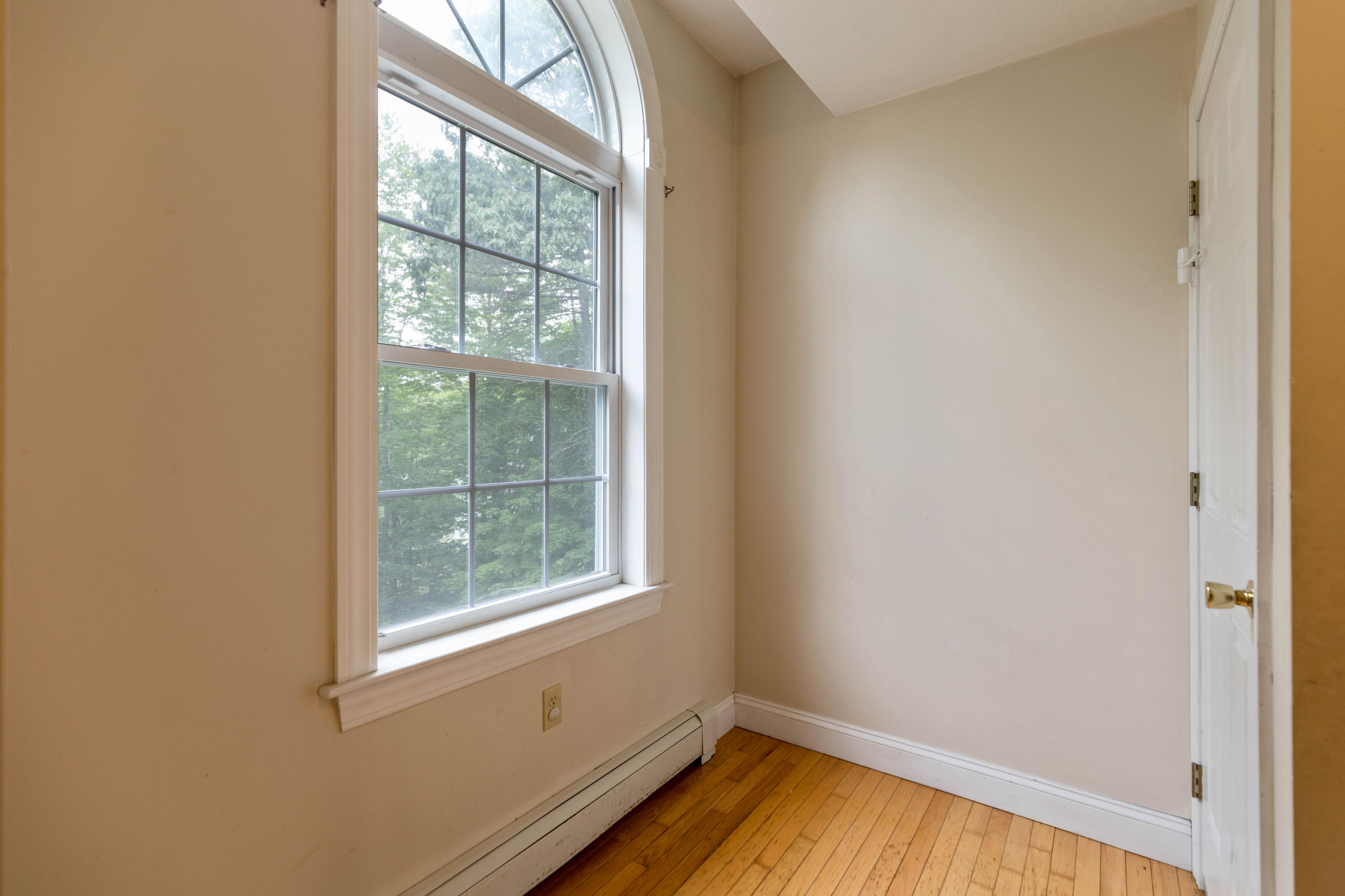 15 Eisenhower Court Naples ME 04055