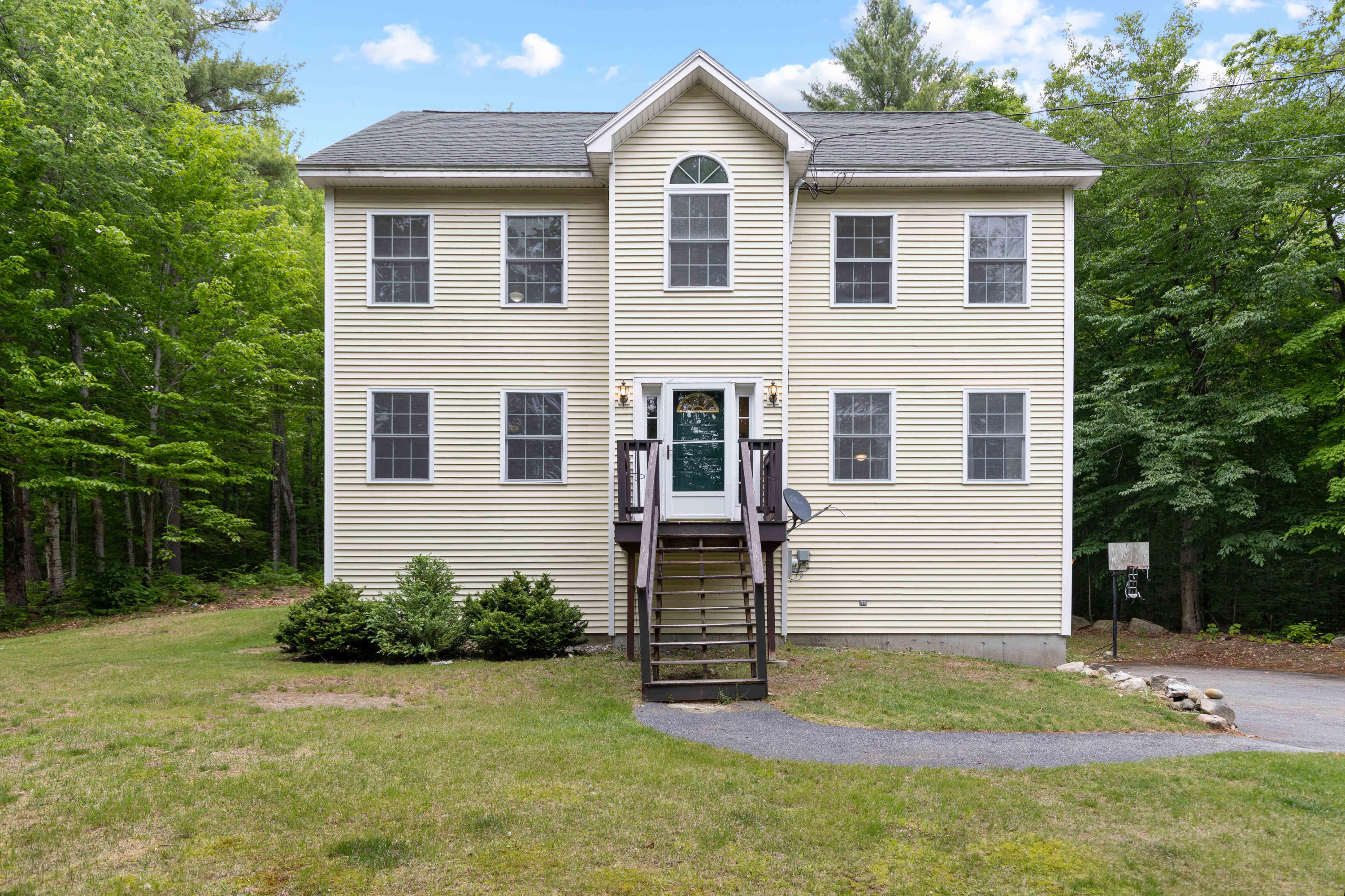 15 Eisenhower Court Naples ME 04055