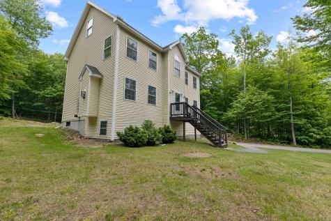 15 Eisenhower Court Naples ME 04055